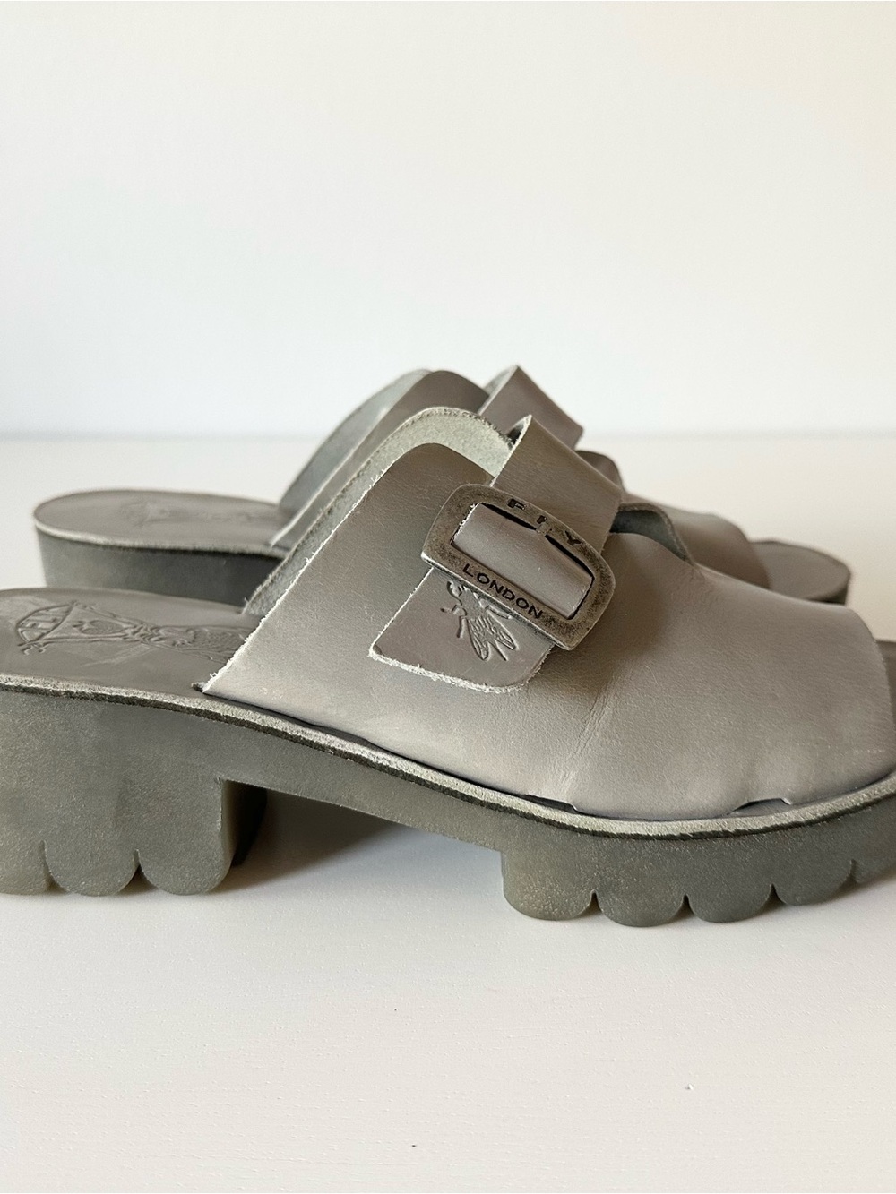 Fly London Gray Leather Platform Mule Clogs Buckle Slide Sandals EU 41 / US 10